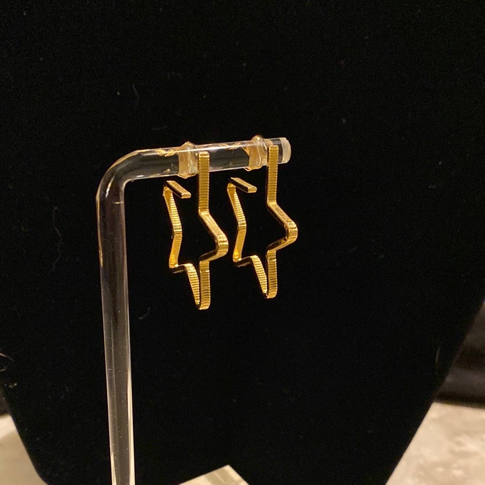 Vintage Avon gold tone star shaped textured earrings with post backs
